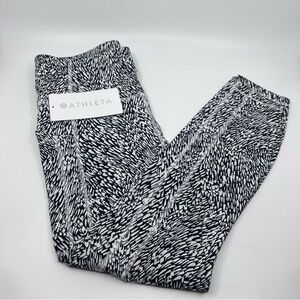 ✨NWT! Athleta Ultimate Stash Textured 7/8 Tight in Tailwind Black/White.